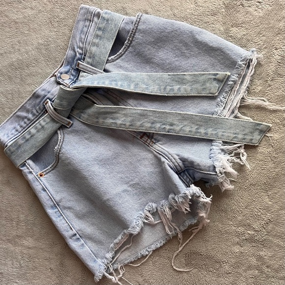 Abercrombie & Fitch Pants - Abercrombie & Fitch Natural Rise Cutoff Belted Denim Shorts Light Wash Sz 24